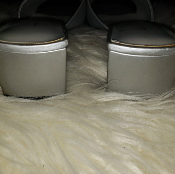 Laura Scott Slides - Picture 4 of 4